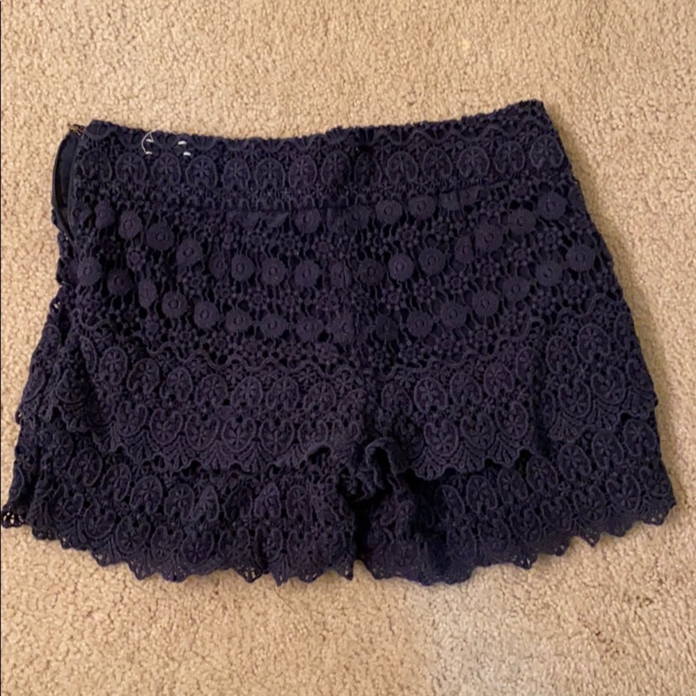 Lace short